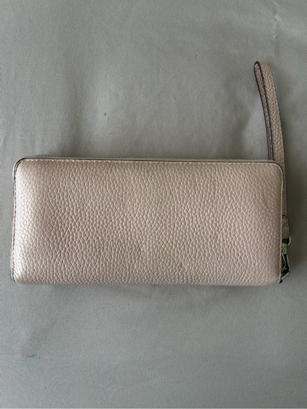 Michael Kors use polished zip